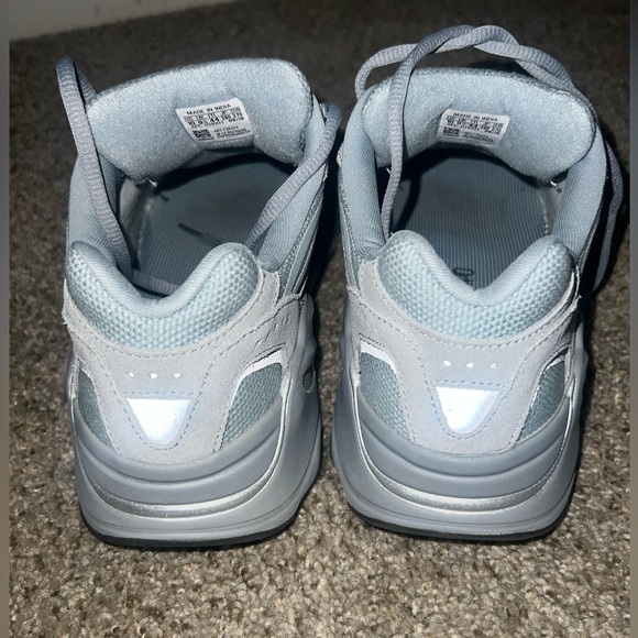 Yeezy 700s V2 Hospital Blue - Picture 4 of 7